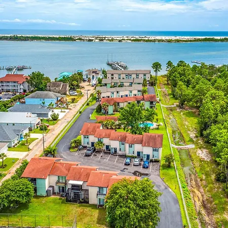 Waterfront Townhome About 10 Mi To Navarre Beach!
